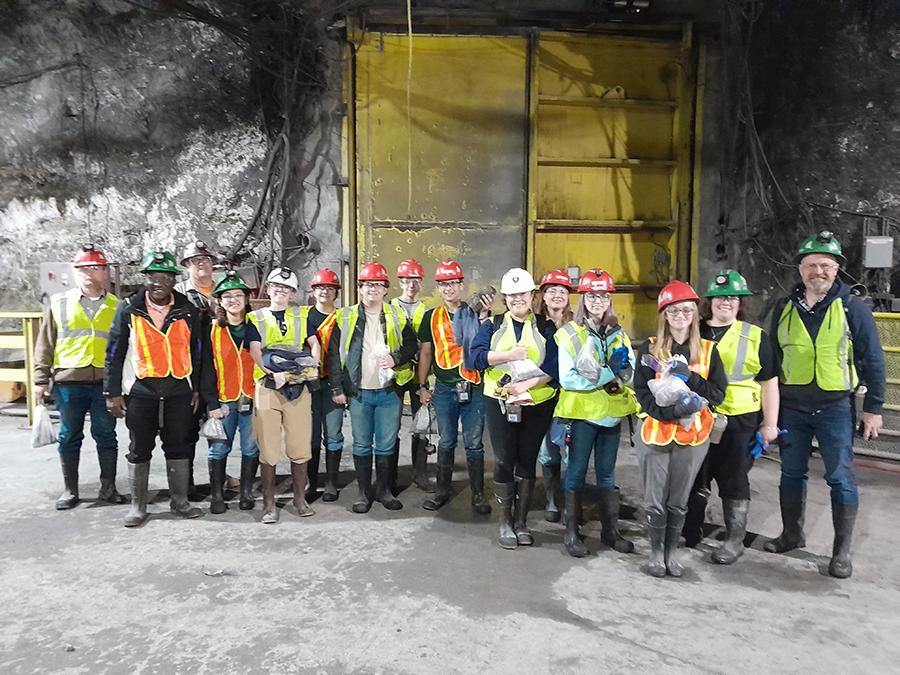 今年4月，西北地质学院的学生和教师参观了Doe Run公司的弗莱彻矿. (提交的照片)